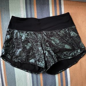 Lululemon Speed Up Shorts Mid Rise 4” Size 4